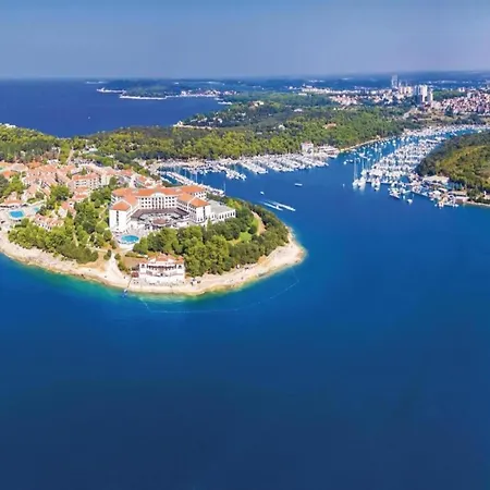 In Li Njan Near Bora *