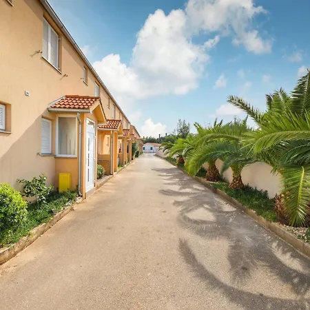 In Li Njan Near Bora