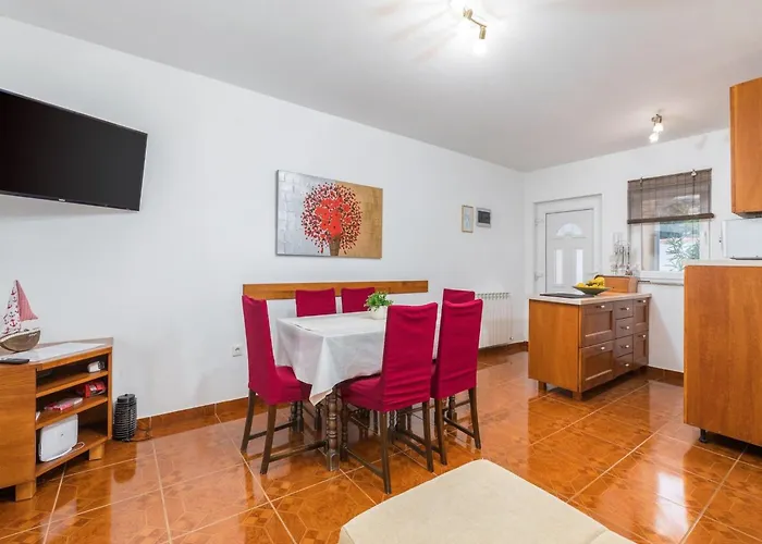 In Li Njan Near Bora Ližnjan