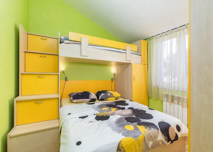 In Li Njan Near Bora