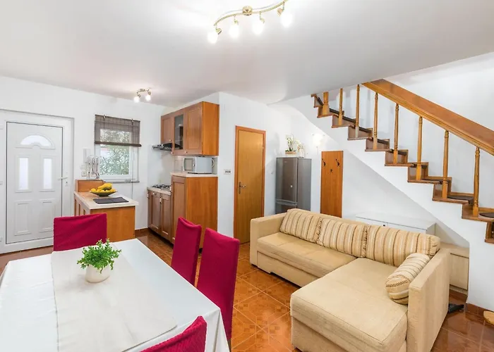 In Li Njan Near Bora Appartement