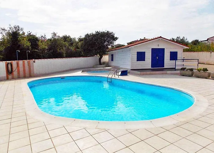 In Li Njan Near Bora Lejlighed *