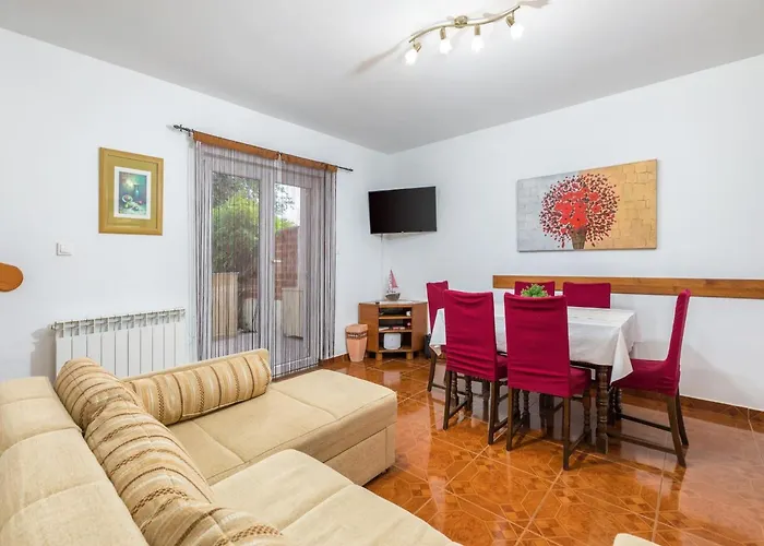 In Li Njan Near Bora Ližnjan