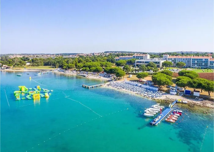 In Li Njan Near Bora *