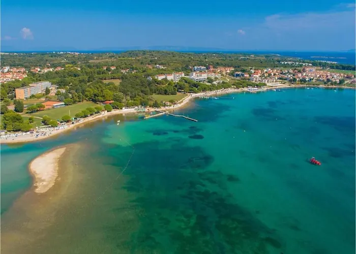 In Li Njan Near Bora *