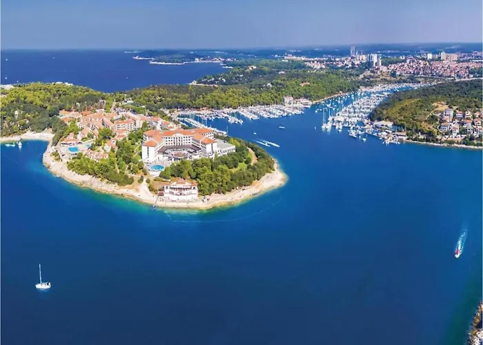 In Li Njan Near Bora *