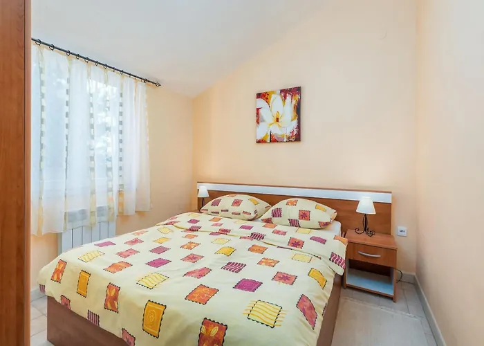 In Li Njan Near Bora