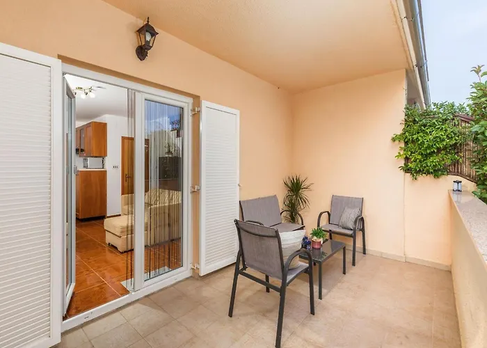 In Li Njan Near Bora Ližnjan