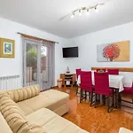 In Li Njan Near Bora Ližnjan