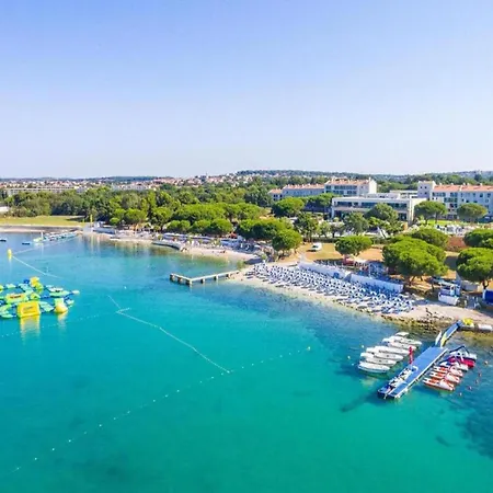 In Li Njan Near Bora *